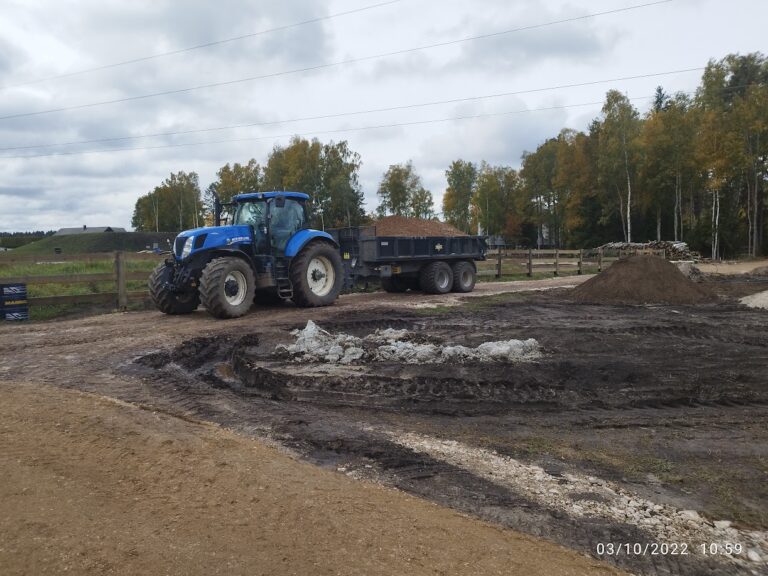 Traktor ja pinnaseveokäru